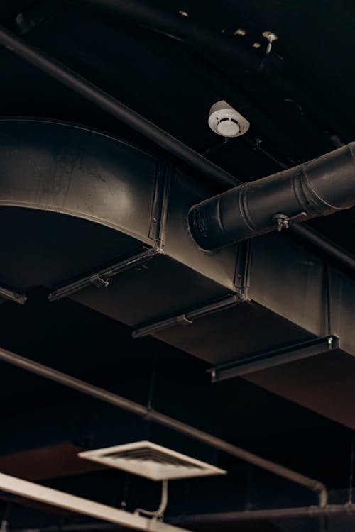 Commercial air duct system in a building ceiling